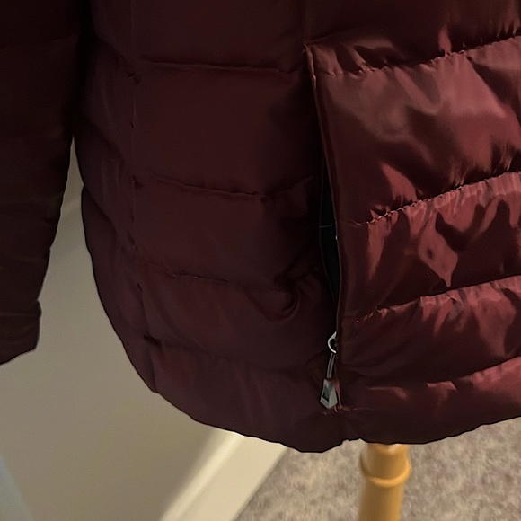 Women’s burgundy Spyder, puffer jacket. Size XL. - Picture 4 of 7